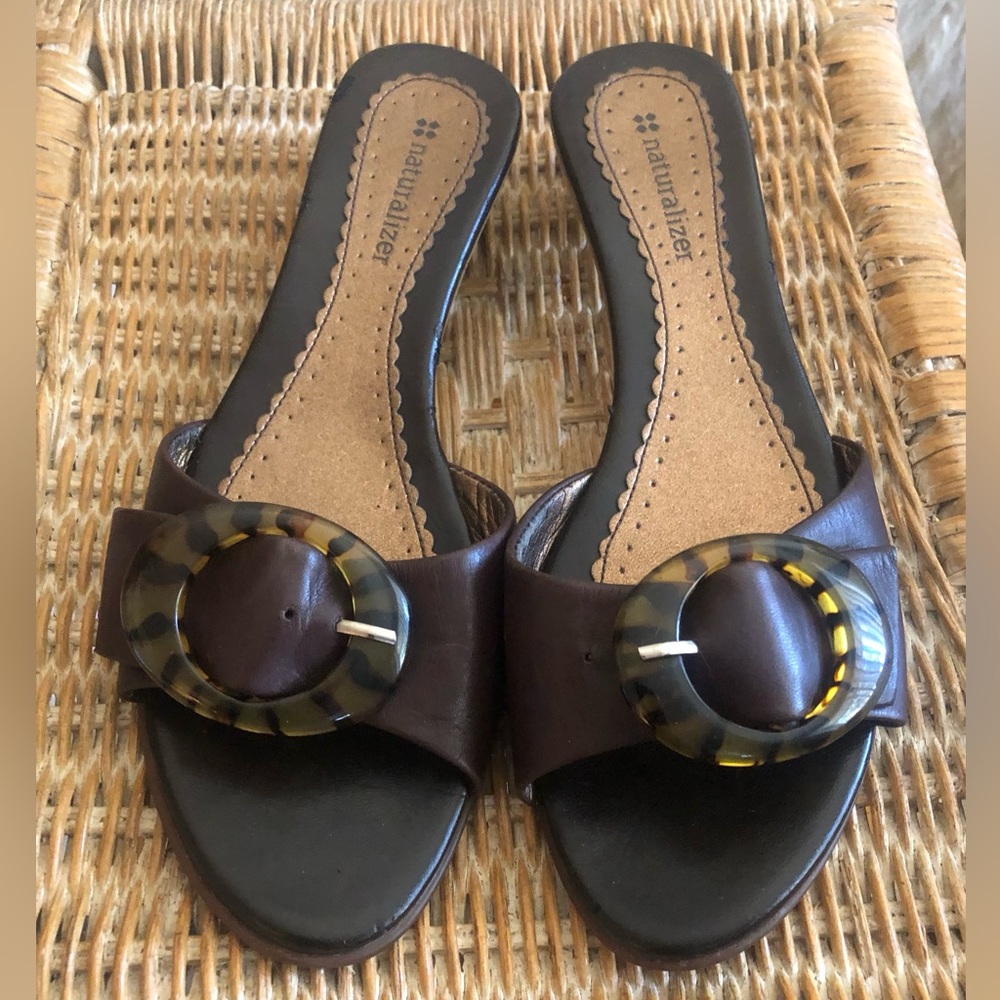 NATURALIZER LEATHER SLIP-ON SANDALS